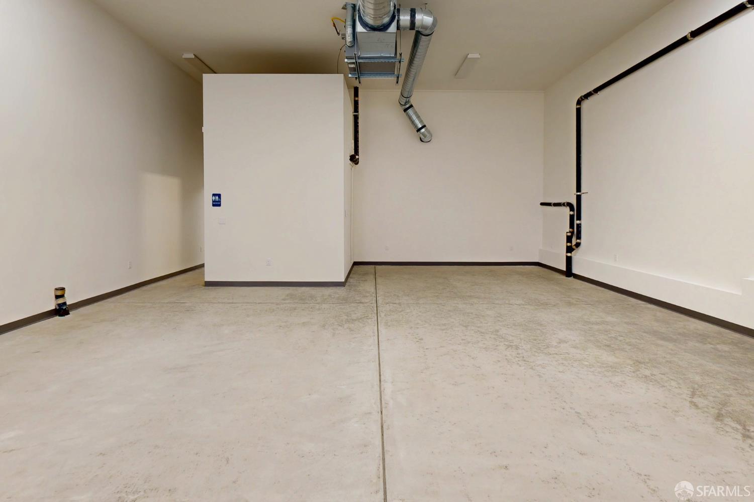 Detail Gallery Image 4 of 12 For 724 Irving St, San Francisco,  CA 94109 - – Beds | – Baths