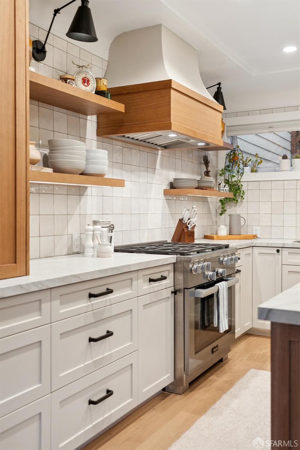 Detail Gallery Image 6 of 56 For 3883 20th St, San Francisco,  CA 94114 - 4 Beds | 2/1 Baths