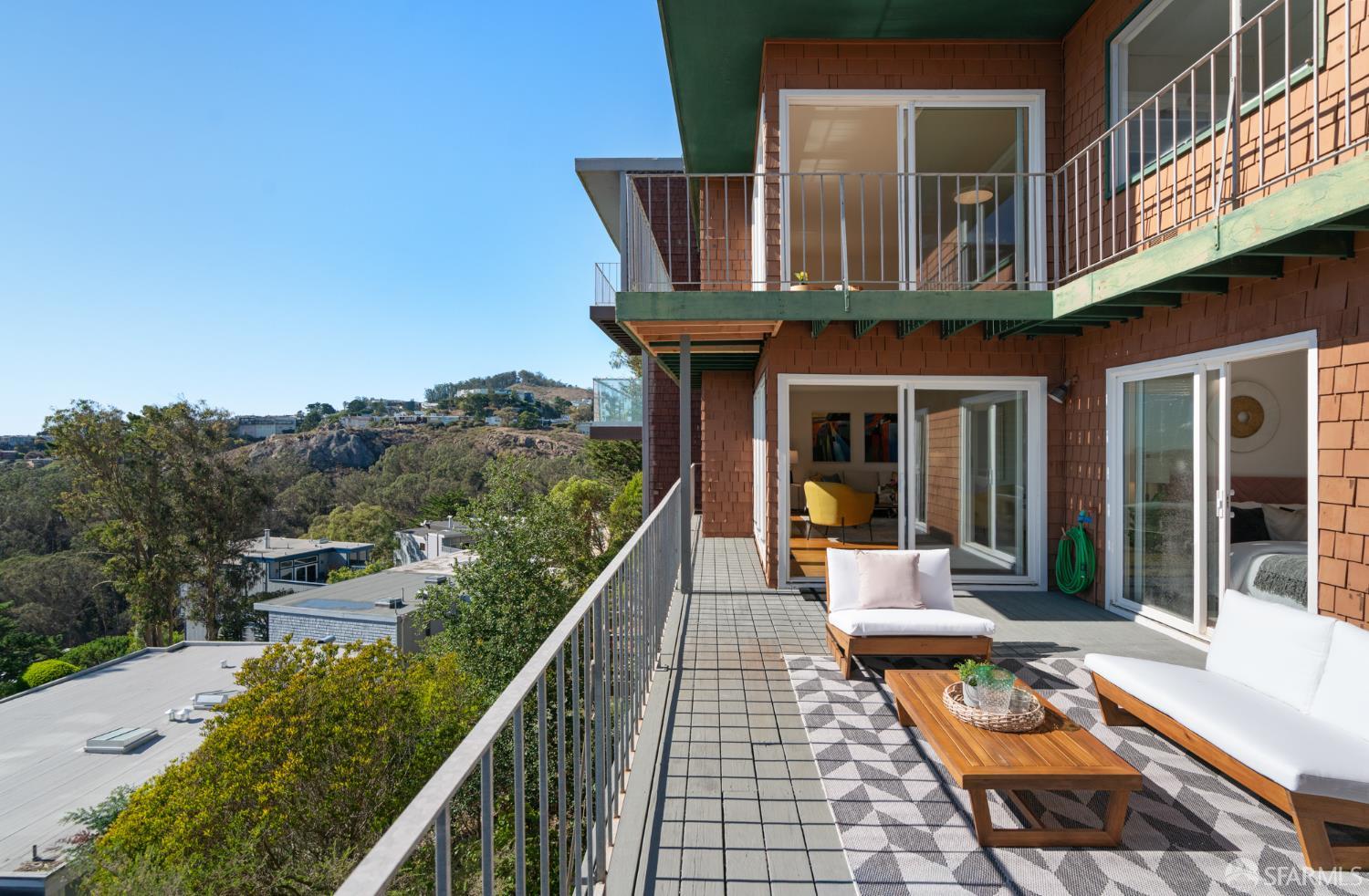 Detail Gallery Image 2 of 46 For 408 Gold Mine Dr, San Francisco,  CA 94131 - 3 Beds | 2 Baths