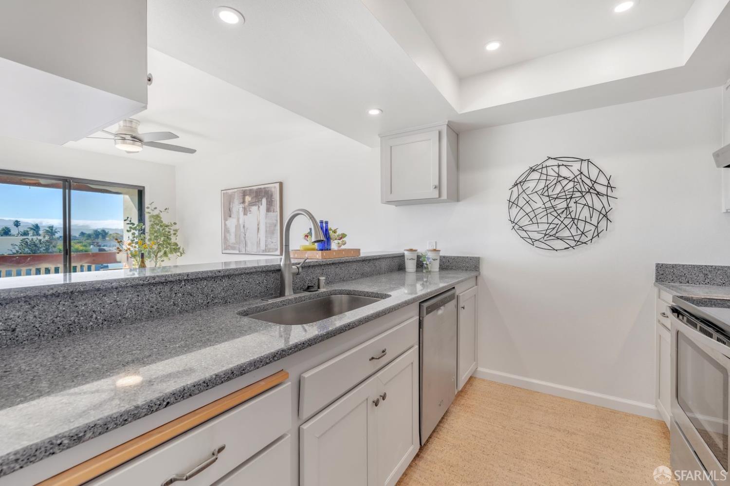 Detail Gallery Image 13 of 42 For 465 Fathom Dr #211,  San Mateo,  CA 94404 - 1 Beds | 1 Baths