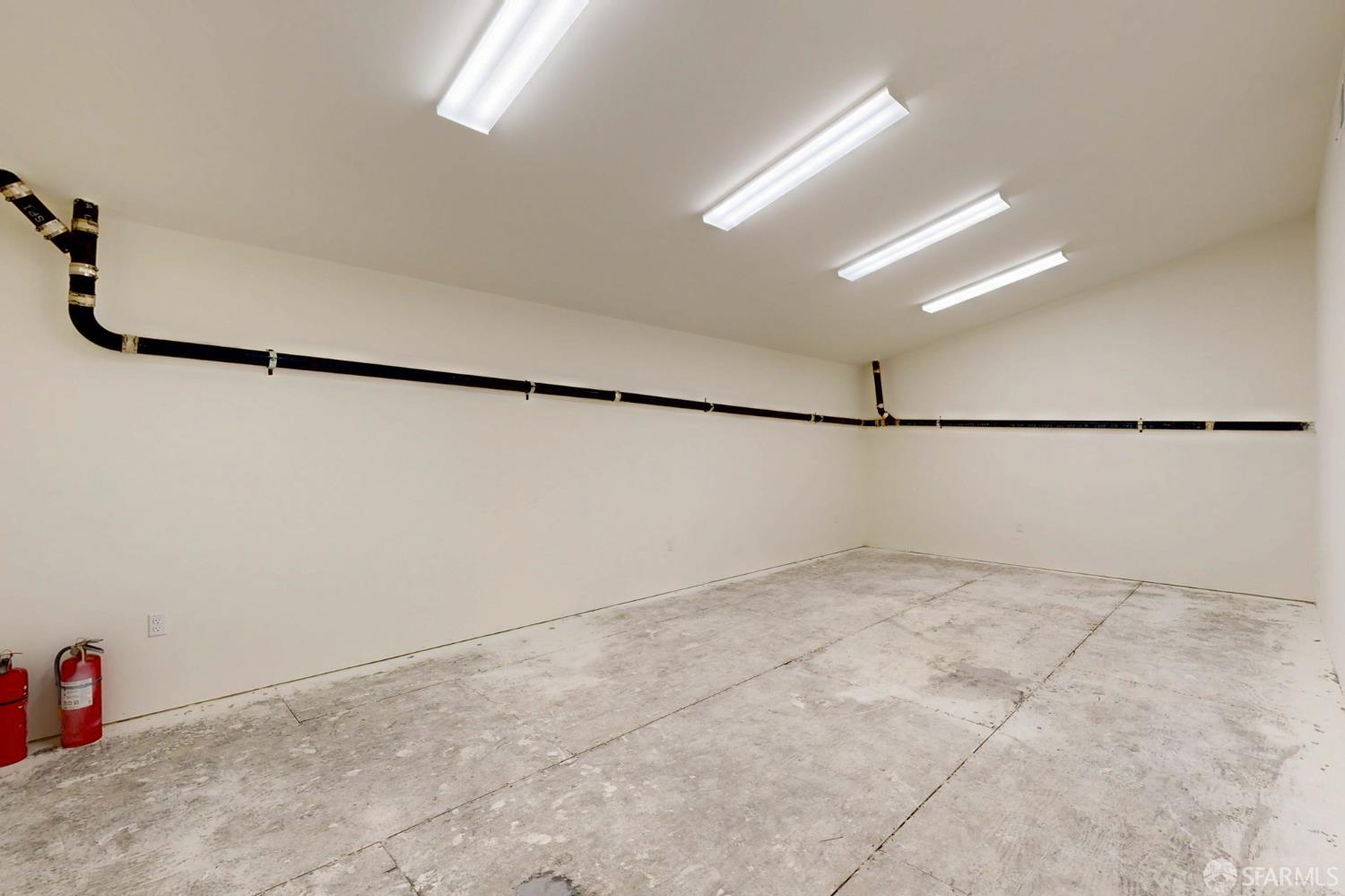 Detail Gallery Image 8 of 12 For 724 Irving St, San Francisco,  CA 94109 - – Beds | – Baths