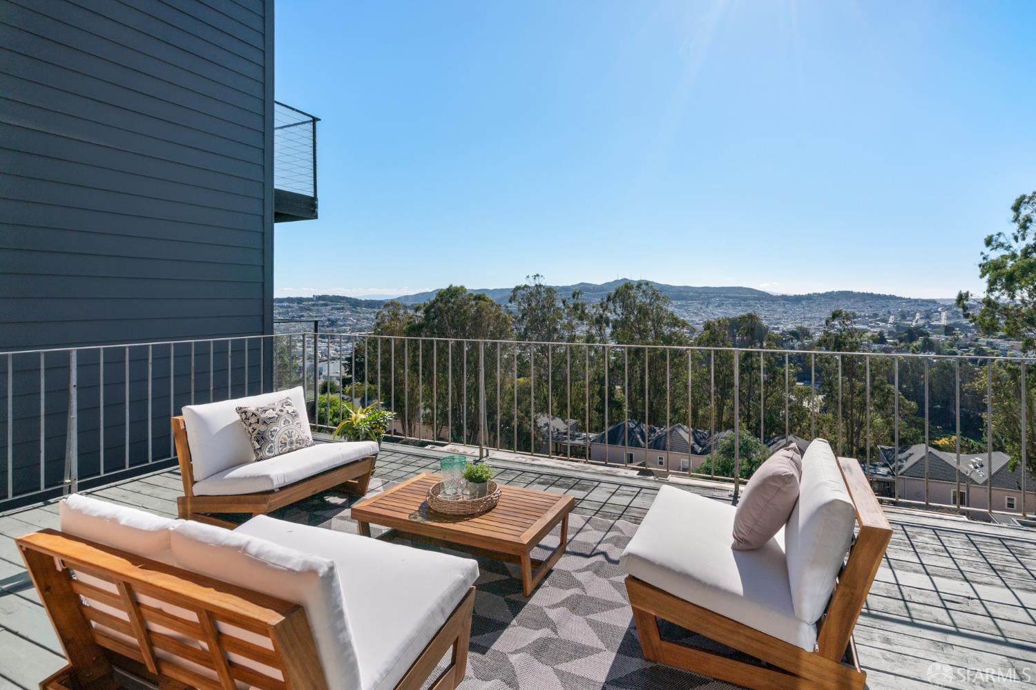 Detail Gallery Image 15 of 46 For 408 Gold Mine Dr, San Francisco,  CA 94131 - 3 Beds | 2 Baths