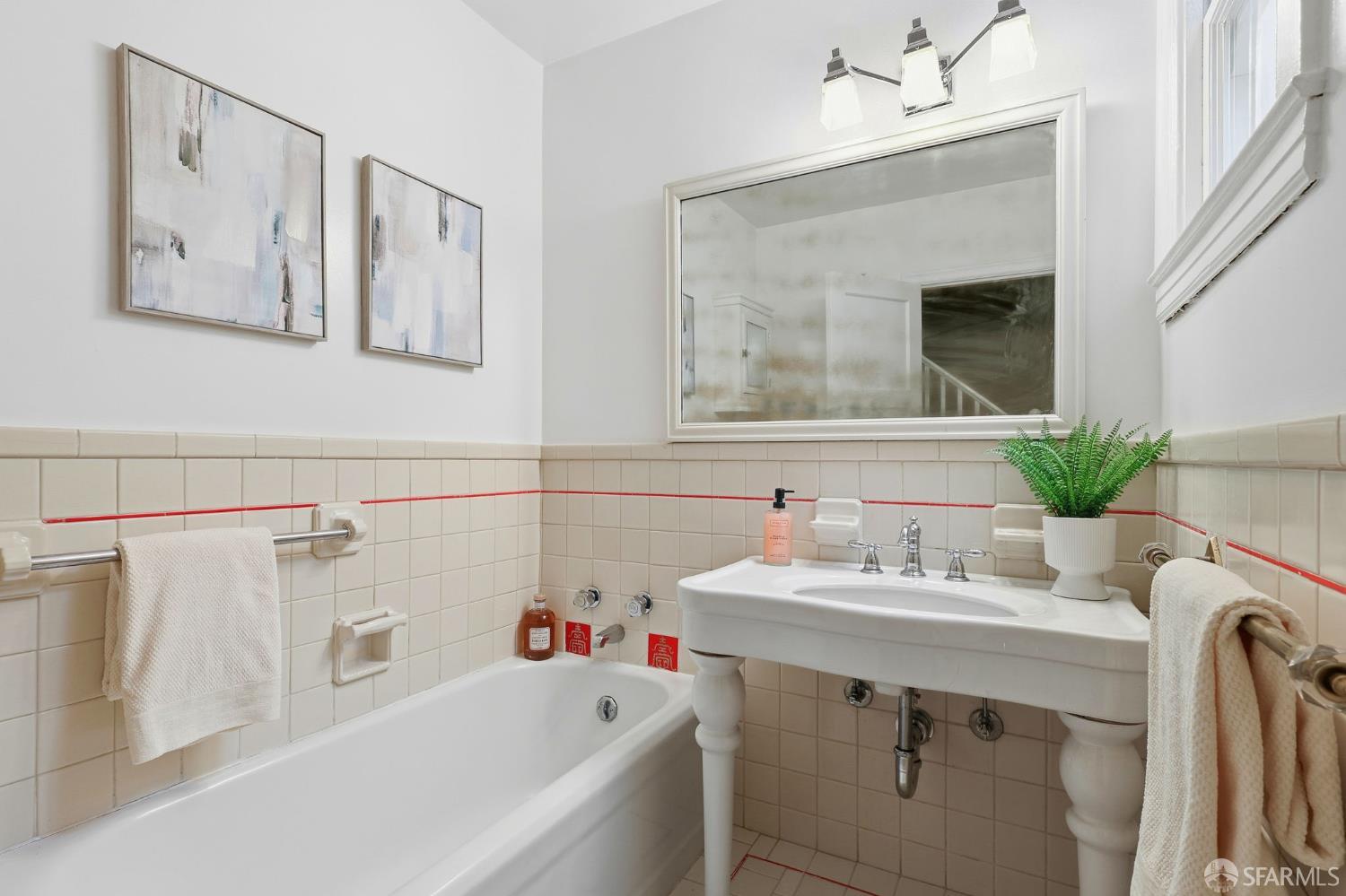 Detail Gallery Image 24 of 36 For 2032 Wawona St, San Francisco,  CA 94116 - 3 Beds | 2 Baths