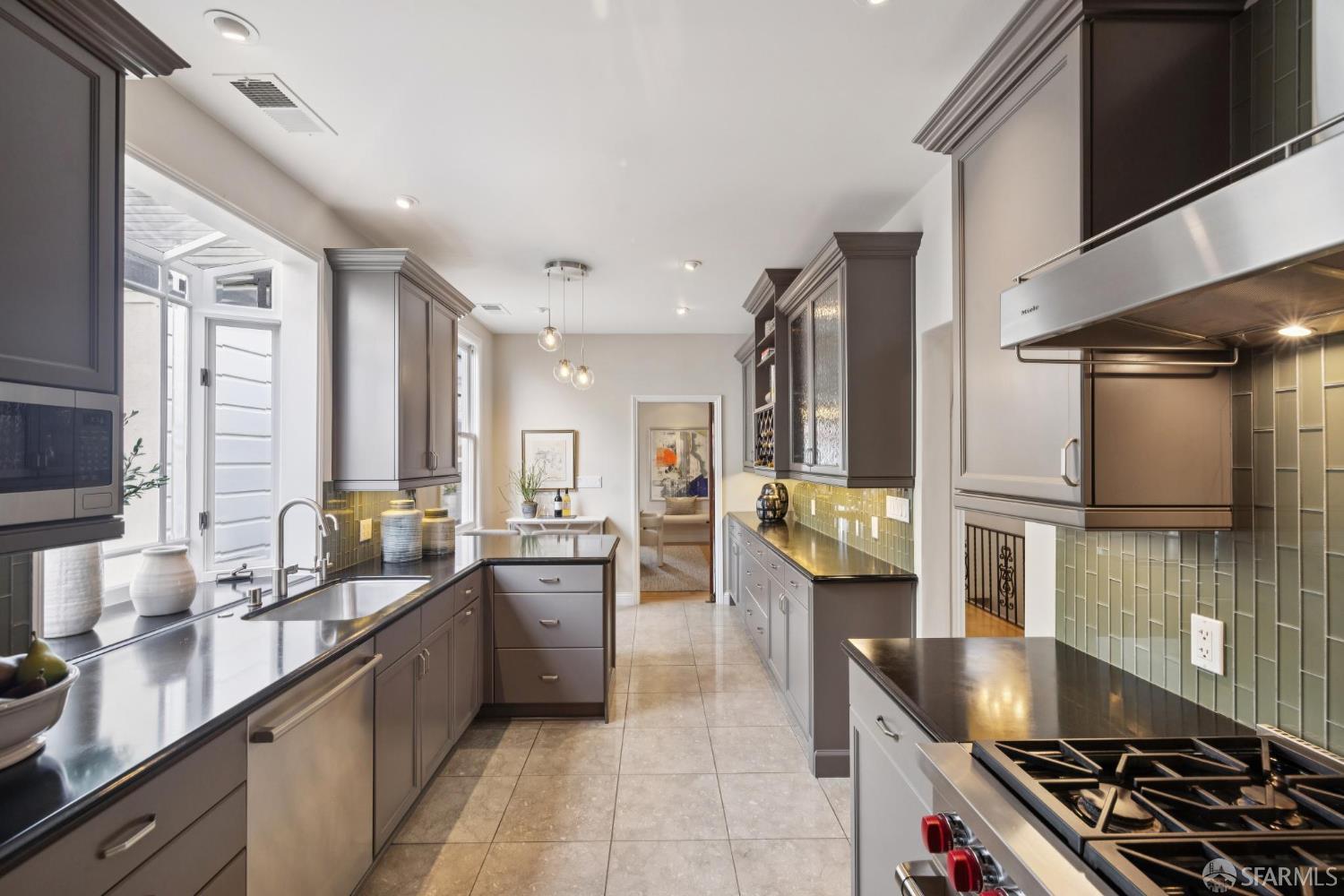 Detail Gallery Image 16 of 31 For 115 Retiro Way, San Francisco,  CA 94123 - 2 Beds | 1/1 Baths