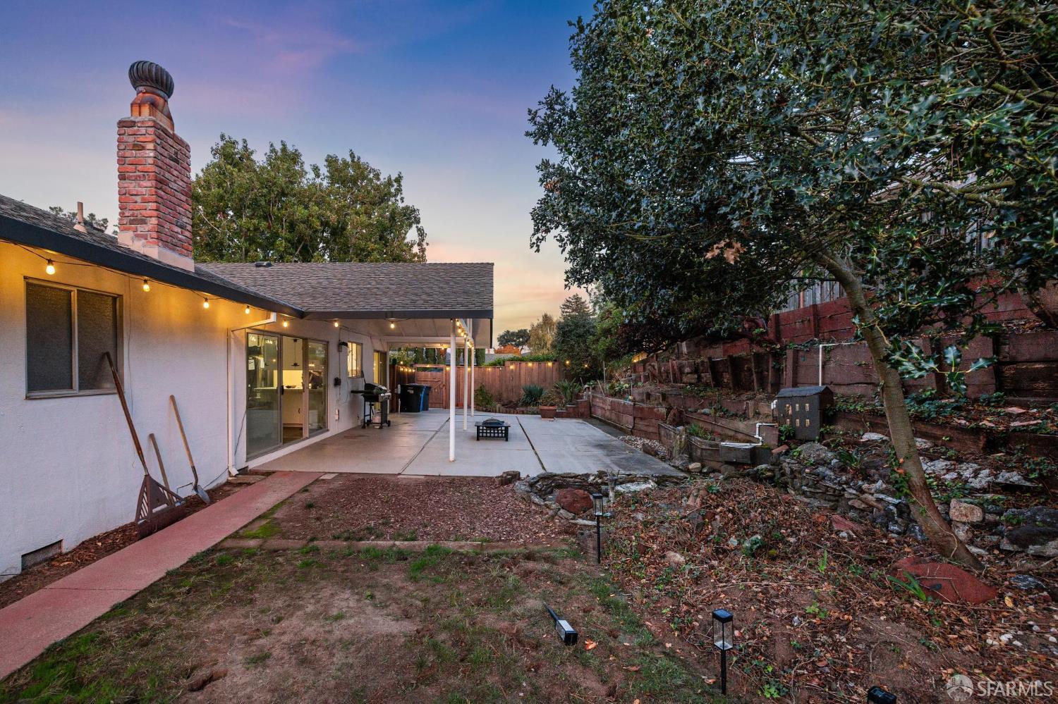 Detail Gallery Image 7 of 13 For 1801 Castenada Dr, Burlingame,  CA 94010 - 3 Beds | 2 Baths