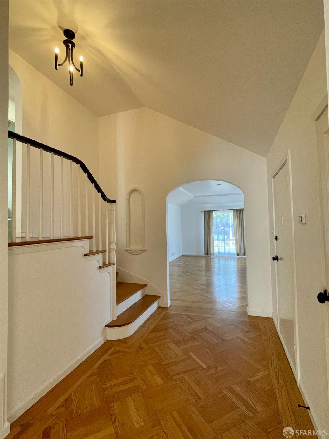 Detail Gallery Image 9 of 21 For 1100 Eucalyptus Dr, San Francisco,  CA 94132 - 2 Beds | 1 Baths