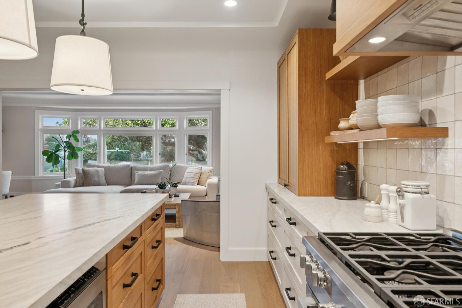 Detail Gallery Image 8 of 56 For 3883 20th St, San Francisco,  CA 94114 - 4 Beds | 2/1 Baths