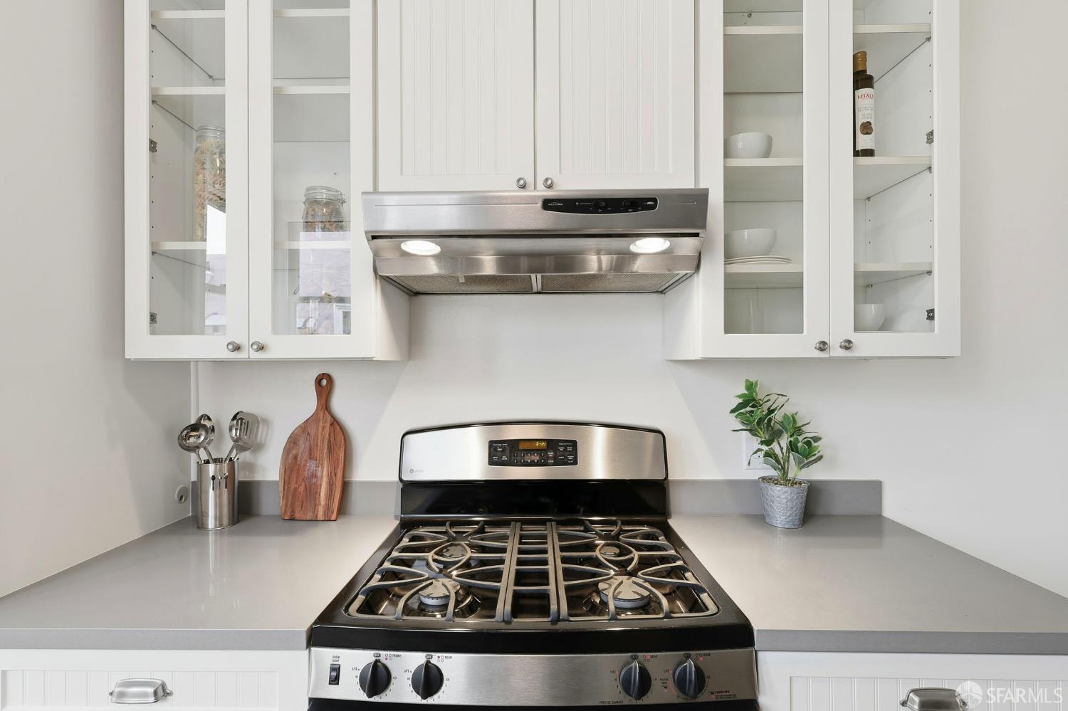 Detail Gallery Image 9 of 36 For 2032 Wawona St, San Francisco,  CA 94116 - 3 Beds | 2 Baths