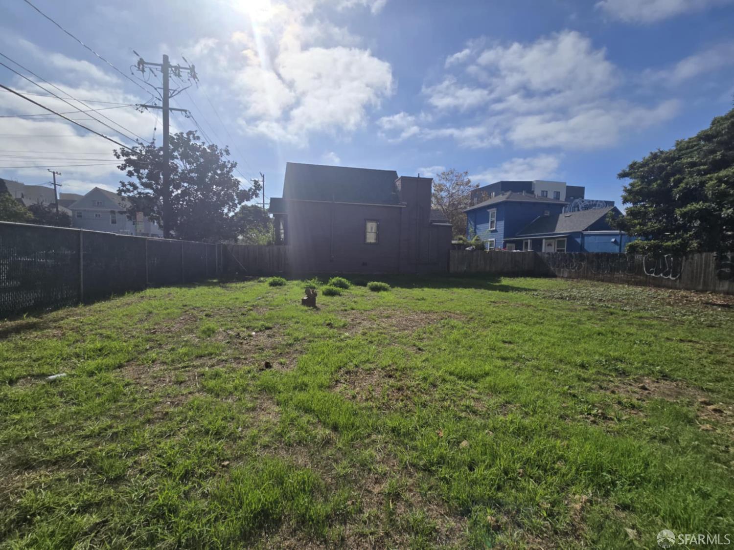 Detail Gallery Image 4 of 9 For 913 Martin Luther King Jr Way, Oakland,  CA 94607 - – Beds | – Baths