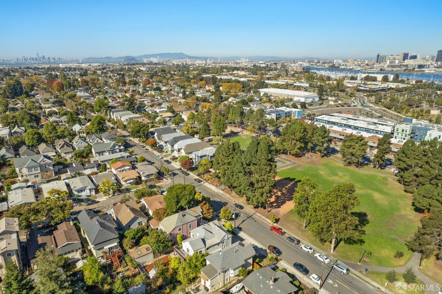 Detail Gallery Image 4 of 56 For 1412 Pacific Ave, Alameda,  CA 94501 - 3 Beds | 2 Baths