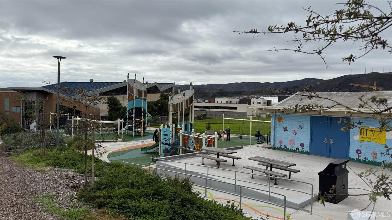 Detail Gallery Image 14 of 45 For 451 Sawyer St, San Francisco,  CA 94134 - 3 Beds | 1 Baths