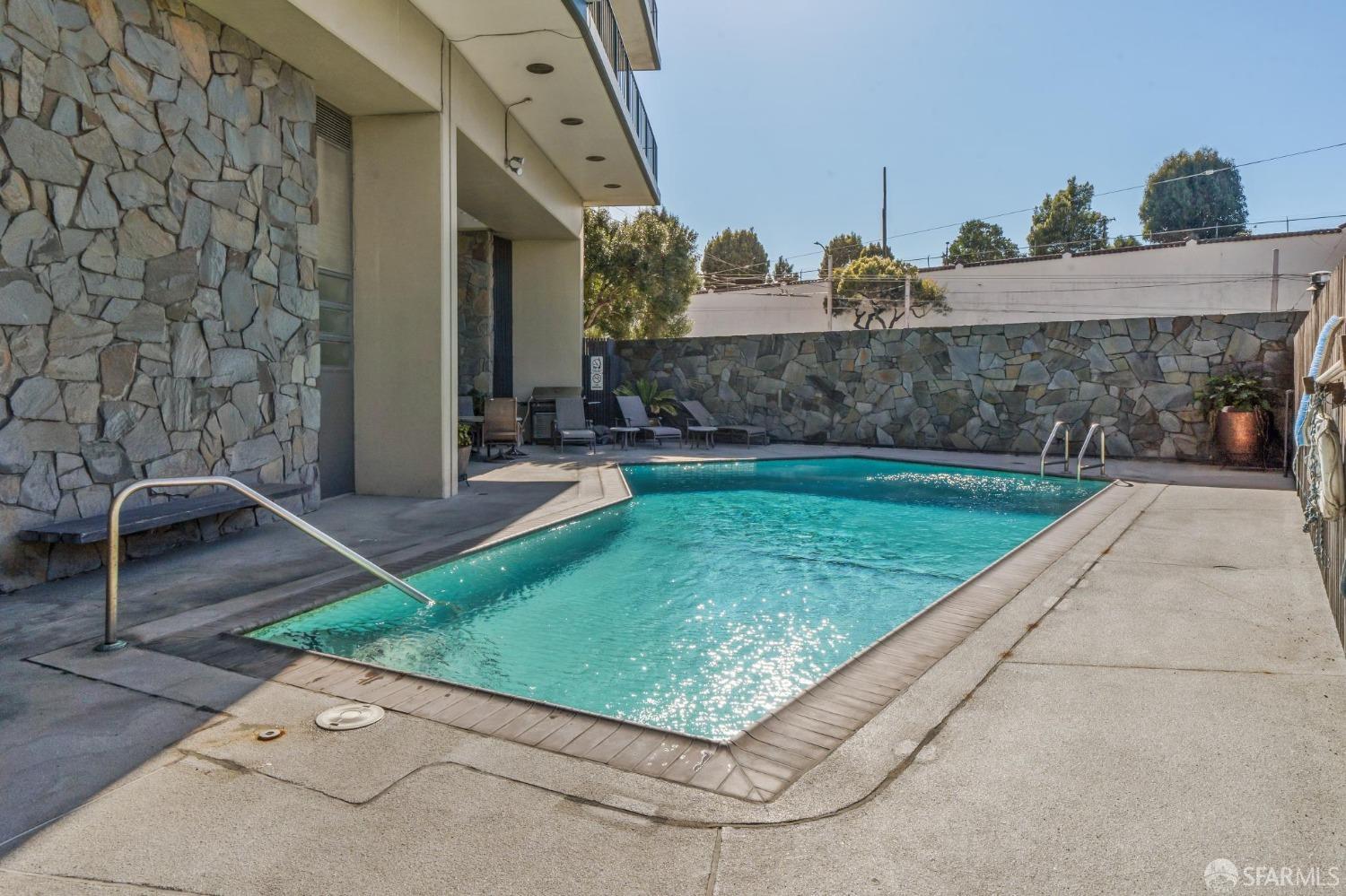 Detail Gallery Image 41 of 69 For 1050 North Point St #1002,  San Francisco,  CA 94109 - 2 Beds | 1 Baths