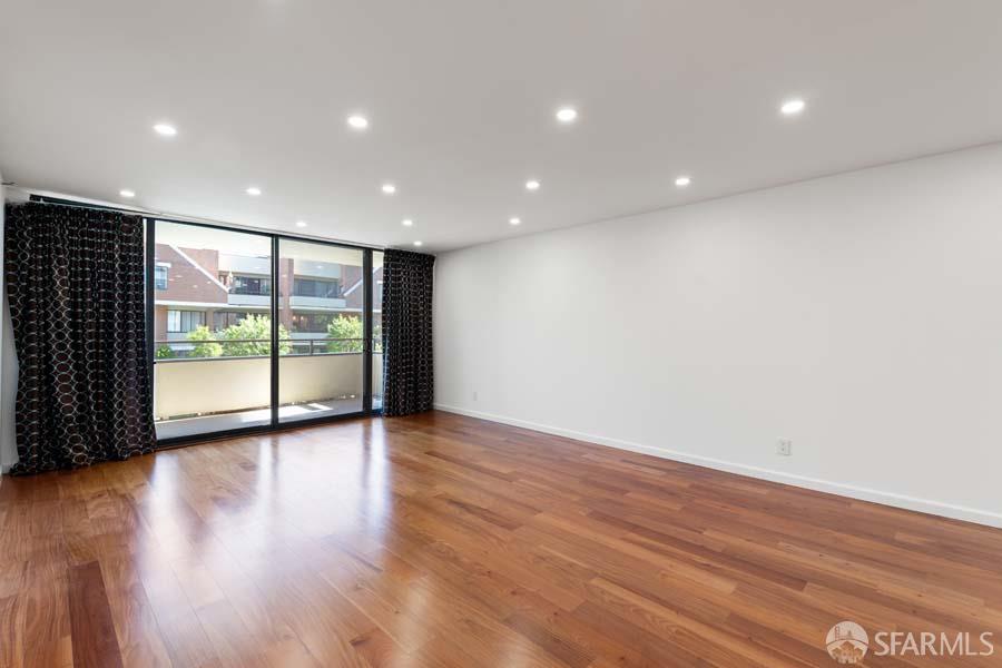 Detail Gallery Image 3 of 31 For 101 Lombard St 307w,  San Francisco,  CA 94111 - 2 Beds | 2 Baths