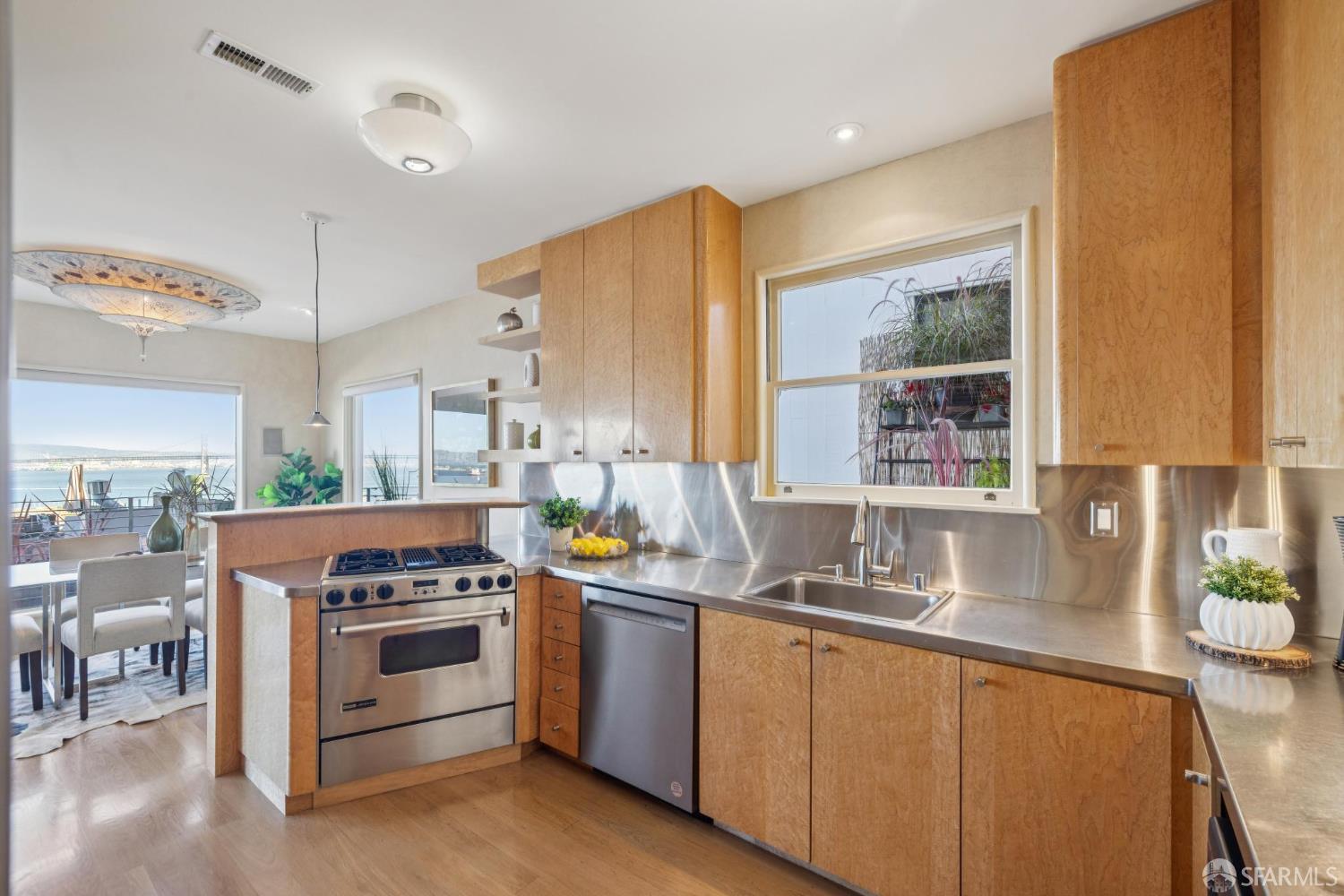 Detail Gallery Image 7 of 16 For 1440 Montgomery St #21,  San Francisco,  CA 94133 - 2 Beds | 2 Baths