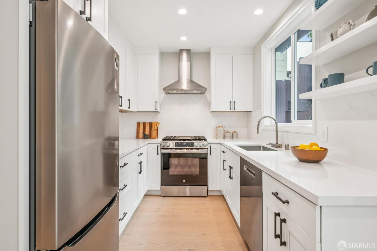 Detail Gallery Image 11 of 53 For 4149 26th St, San Francisco,  CA 94131 - 3 Beds | 3 Baths