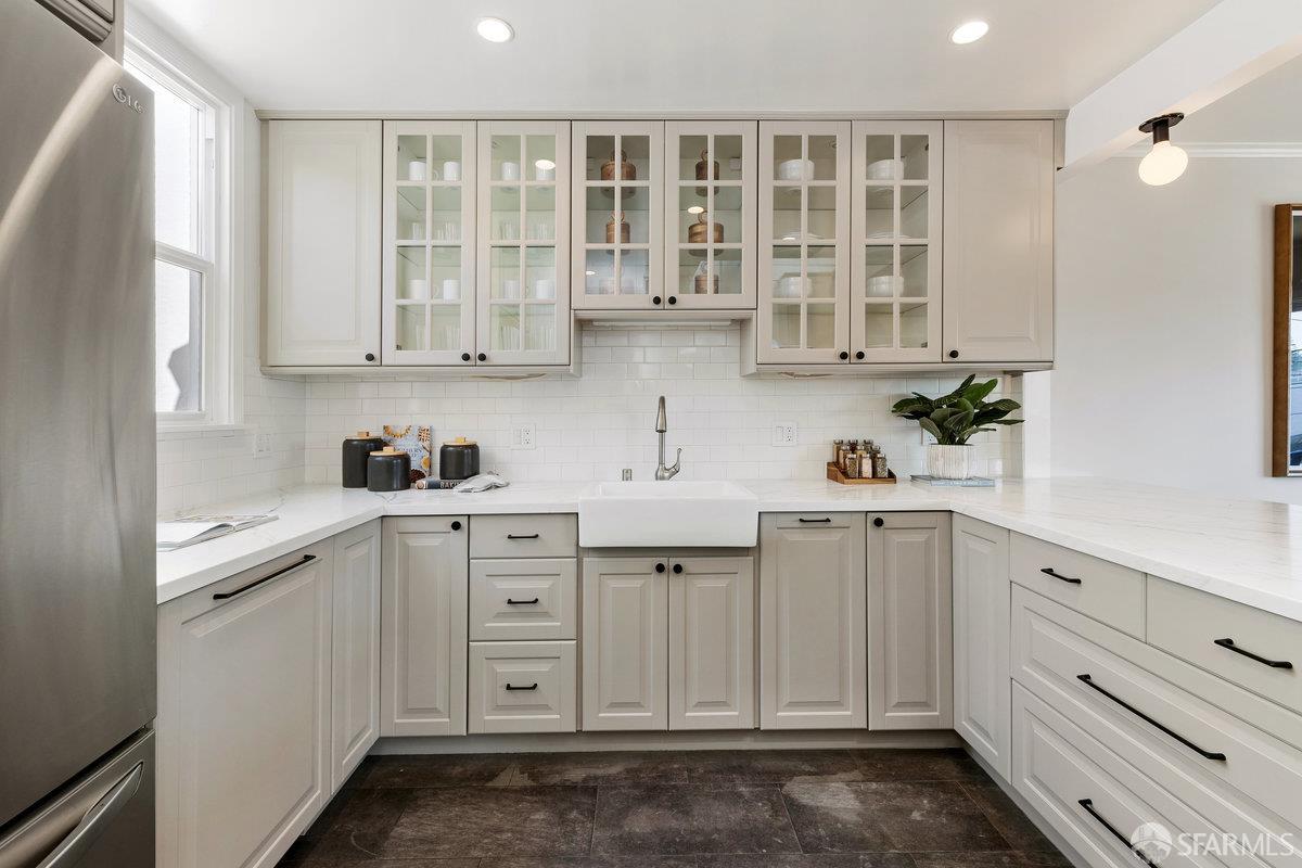 Detail Gallery Image 18 of 50 For 2591 39th Ave, San Francisco,  CA 94116 - 3 Beds | 2 Baths