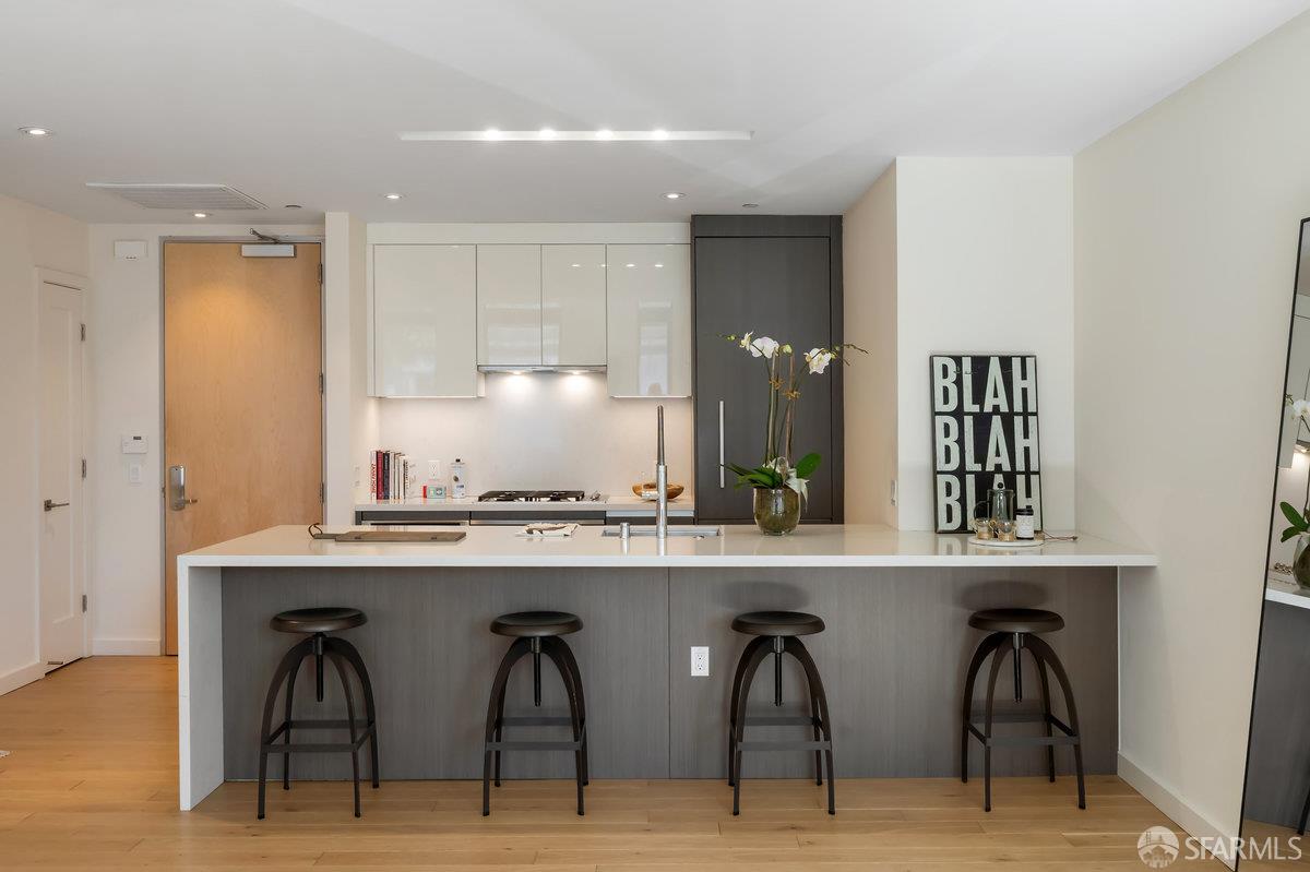 Detail Gallery Image 4 of 15 For 1601 Larkin St #102,  San Francisco,  CA 94109 - 1 Beds | 1 Baths