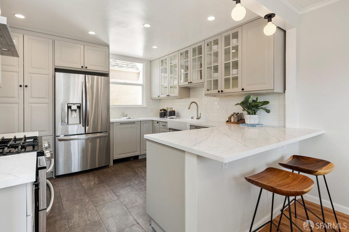 Detail Gallery Image 16 of 50 For 2591 39th Ave, San Francisco,  CA 94116 - 3 Beds | 2 Baths