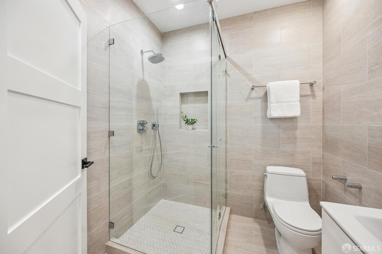 Detail Gallery Image 17 of 53 For 4149 26th St, San Francisco,  CA 94131 - 3 Beds | 3 Baths