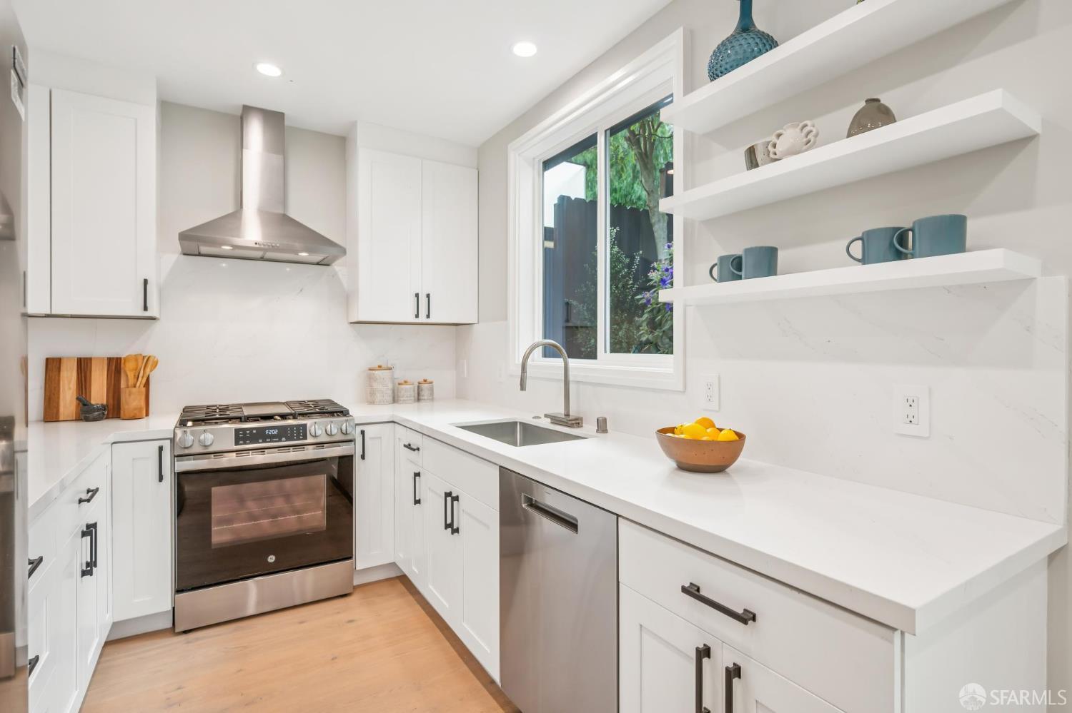 Detail Gallery Image 12 of 53 For 4149 26th St, San Francisco,  CA 94131 - 3 Beds | 3 Baths