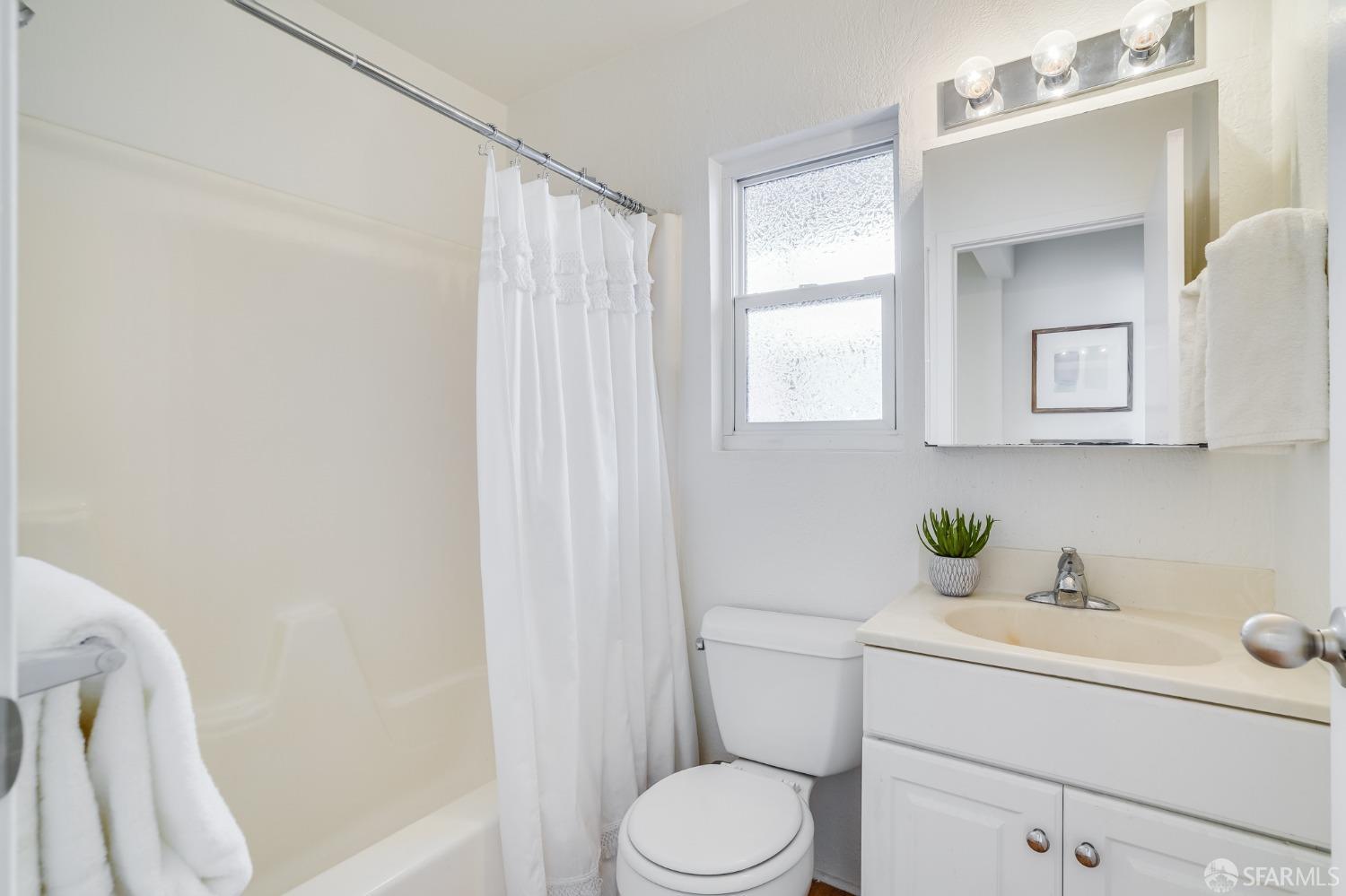 Detail Gallery Image 13 of 22 For 490 Clipper St #492,  San Francisco,  CA 94114 - 2 Beds | 1 Baths