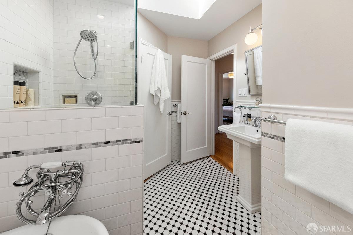 Detail Gallery Image 30 of 50 For 2591 39th Ave, San Francisco,  CA 94116 - 3 Beds | 2 Baths