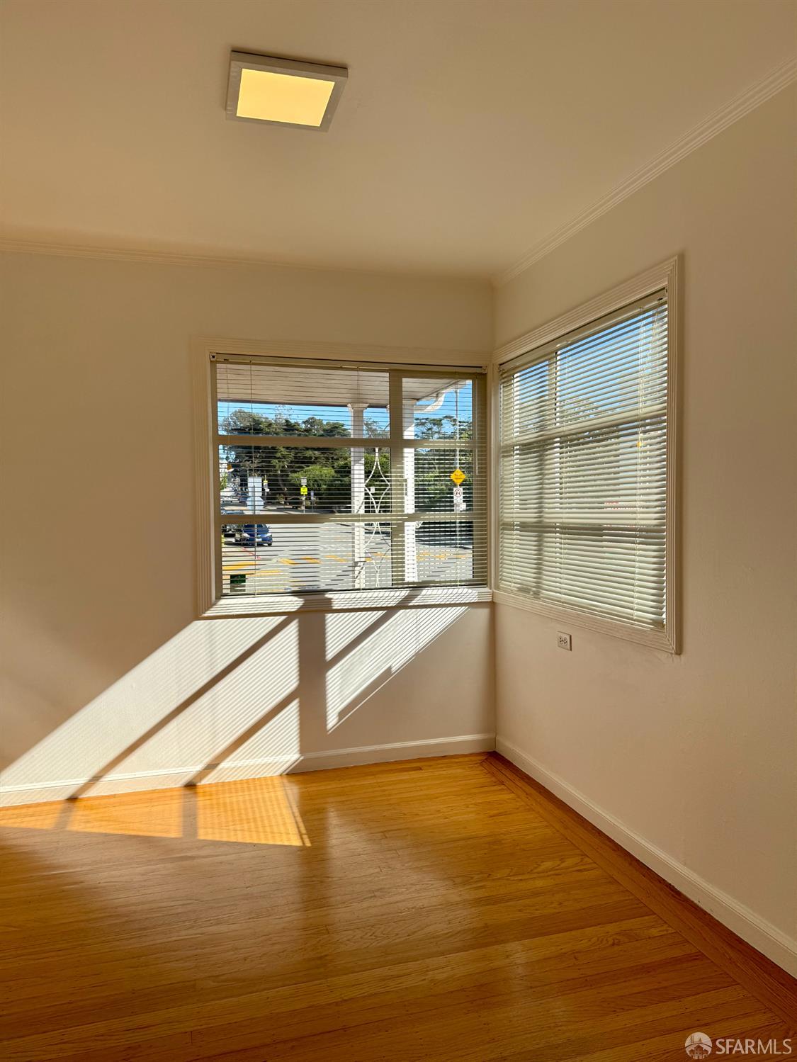 Detail Gallery Image 5 of 21 For 1100 Eucalyptus Dr, San Francisco,  CA 94132 - 2 Beds | 1 Baths