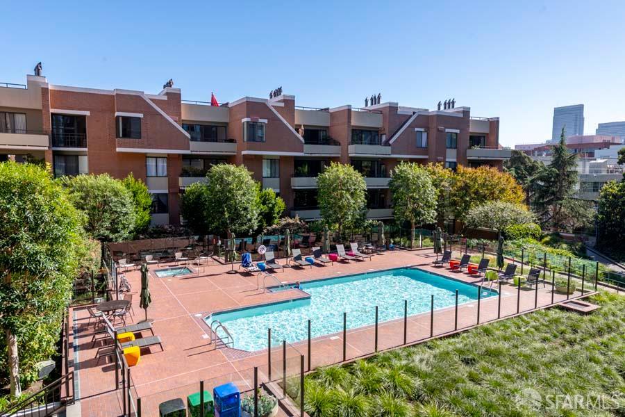 Detail Gallery Image 4 of 31 For 101 Lombard St 307w,  San Francisco,  CA 94111 - 2 Beds | 2 Baths