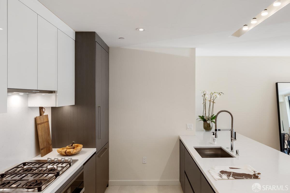 Detail Gallery Image 5 of 15 For 1601 Larkin St #102,  San Francisco,  CA 94109 - 1 Beds | 1 Baths