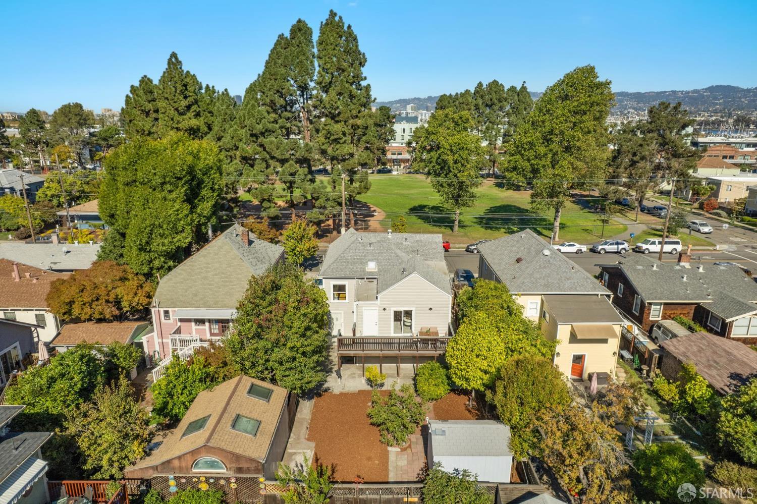 Detail Gallery Image 5 of 56 For 1412 Pacific Ave, Alameda,  CA 94501 - 3 Beds | 2 Baths