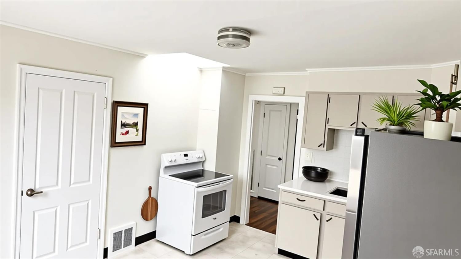 Detail Gallery Image 8 of 45 For 451 Sawyer St, San Francisco,  CA 94134 - 3 Beds | 1 Baths