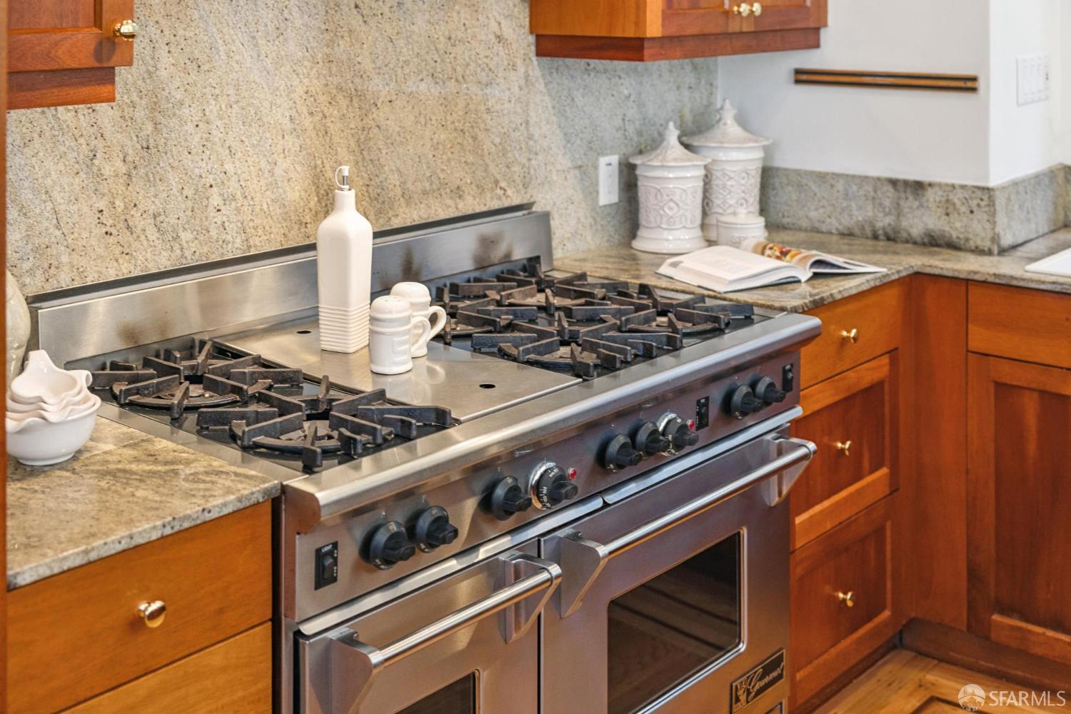 Detail Gallery Image 32 of 92 For 65 Carmelita St, San Francisco,  CA 94117 - 6 Beds | 3/1 Baths