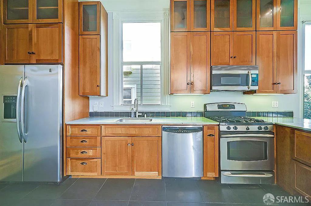 Detail Gallery Image 10 of 18 For 1241 Fulton St, San Francisco,  CA 94117 - 3 Beds | 2/1 Baths