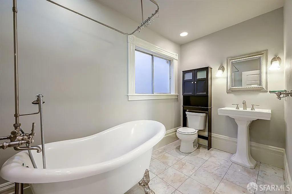 Detail Gallery Image 14 of 18 For 1241 Fulton St, San Francisco,  CA 94117 - 3 Beds | 2/1 Baths