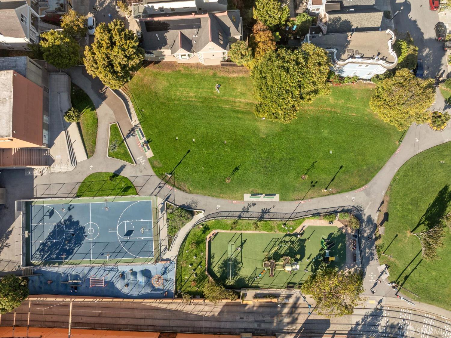 Detail Gallery Image 8 of 92 For 65 Carmelita St, San Francisco,  CA 94117 - 6 Beds | 3/1 Baths