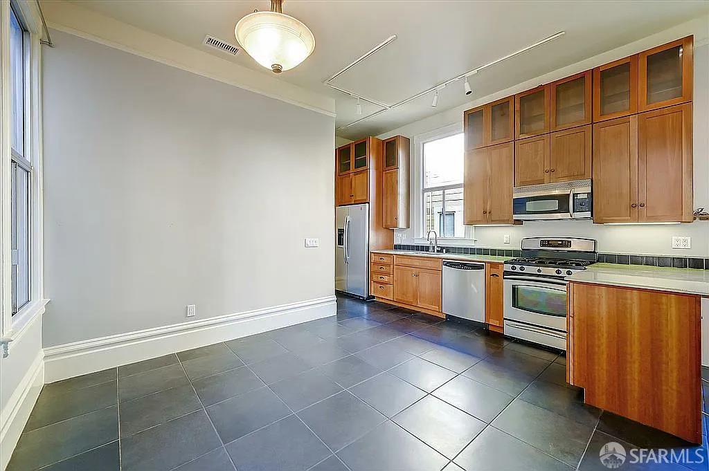 Detail Gallery Image 11 of 18 For 1241 Fulton St, San Francisco,  CA 94117 - 3 Beds | 2/1 Baths