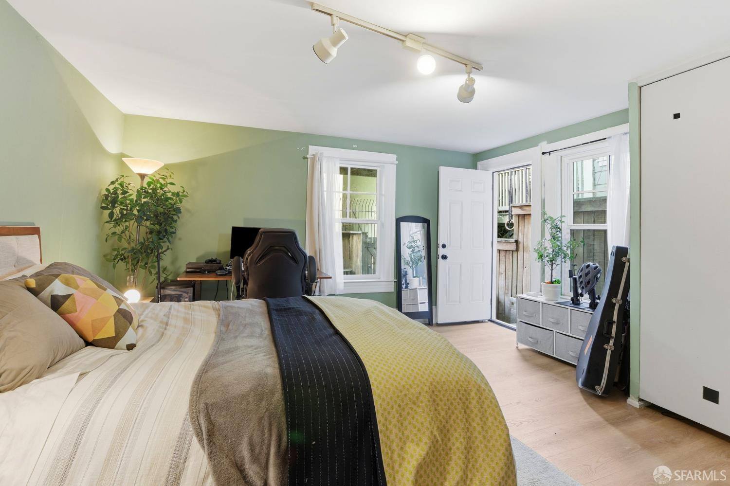 Detail Gallery Image 11 of 21 For 1404 Golden Gate Ave, San Francisco,  CA 94115 - 5 Beds | 2/1 Baths