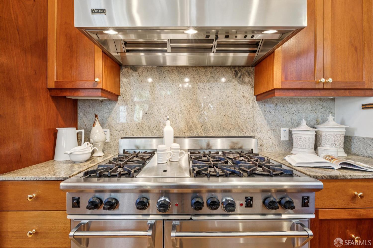 Detail Gallery Image 33 of 92 For 65 Carmelita St, San Francisco,  CA 94117 - 6 Beds | 3/1 Baths