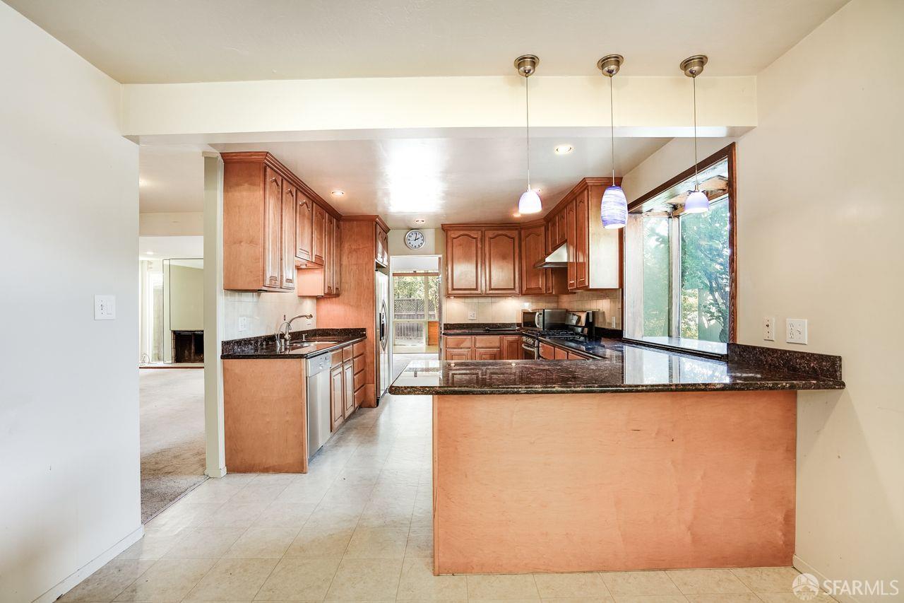 Detail Gallery Image 31 of 37 For 172 Amber Dr, San Francisco,  CA 94131 - 5 Beds | 3 Baths