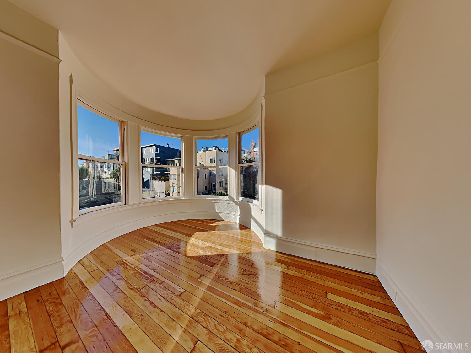 Detail Gallery Image 2 of 6 For 1158 Montgomery St, San Francisco,  CA 94133 - – Beds | – Baths