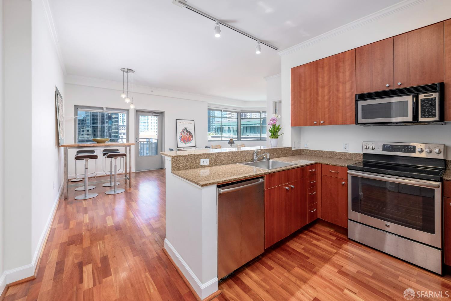 Detail Gallery Image 2 of 30 For 246 2nd St #703,  San Francisco,  CA 94105 - 2 Beds | 2 Baths