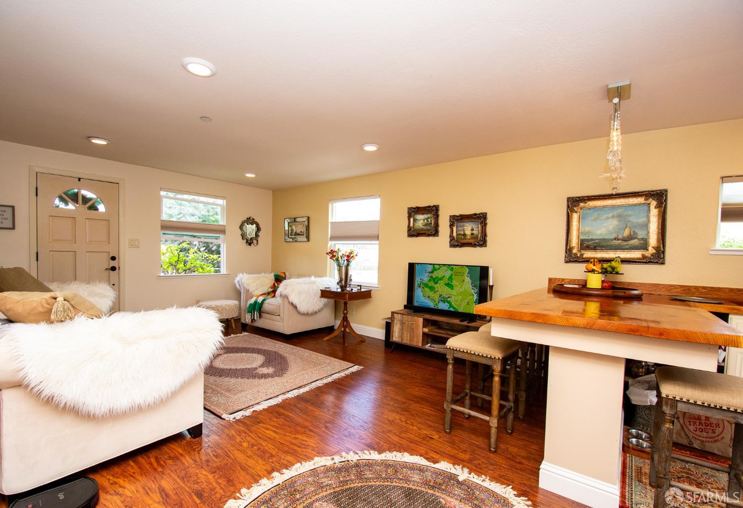 Detail Gallery Image 6 of 30 For 40 Encina Ave, Monterey,  CA 93940 - 3 Beds | 2 Baths