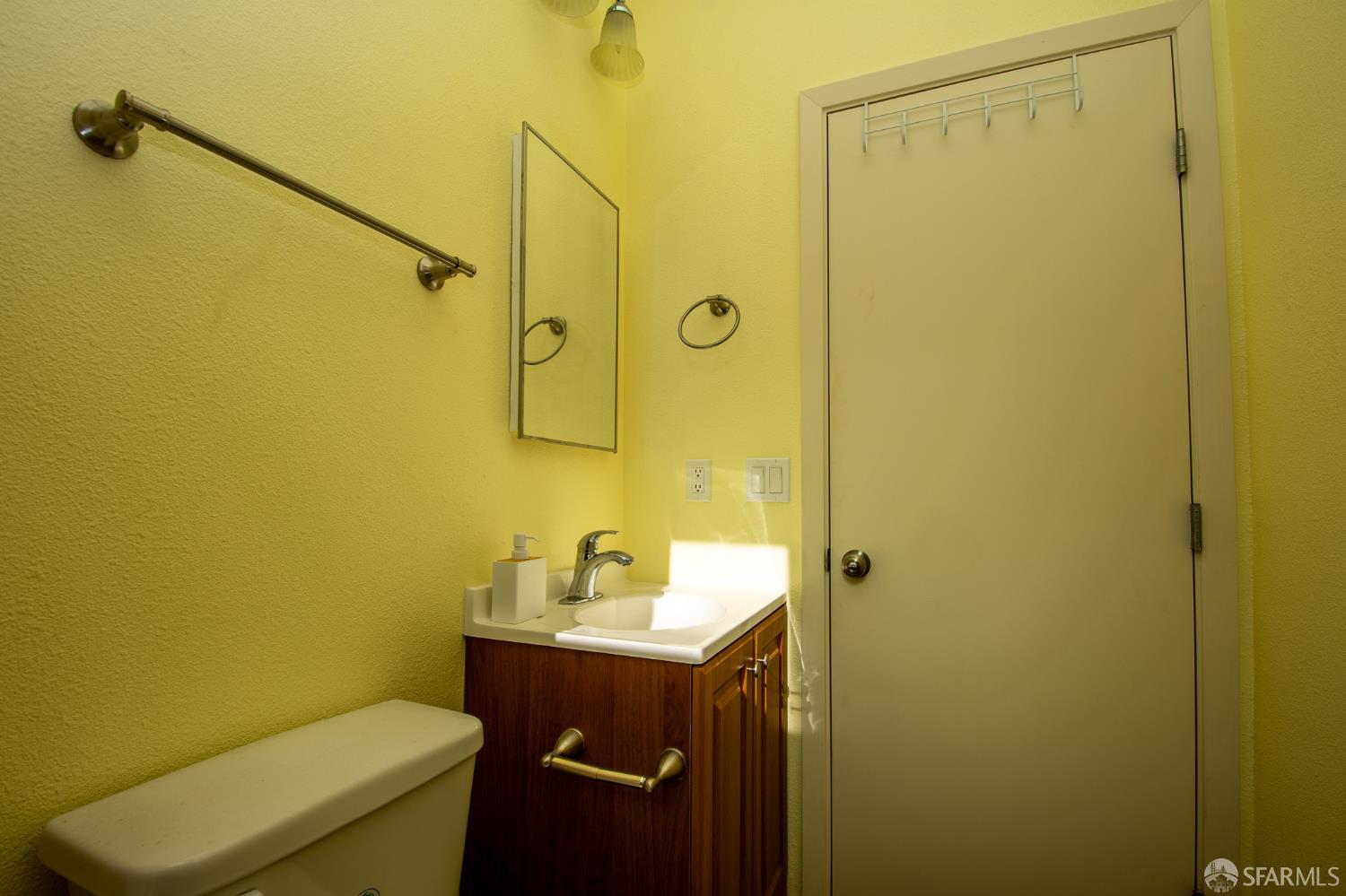 Detail Gallery Image 24 of 30 For 40 Encina Ave, Monterey,  CA 93940 - 3 Beds | 2 Baths