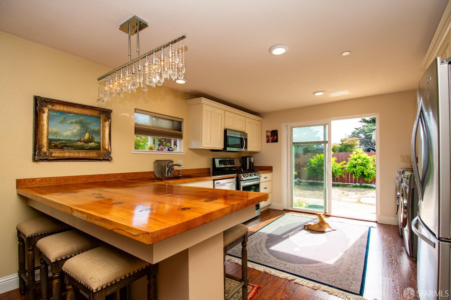 Detail Gallery Image 7 of 30 For 40 Encina Ave, Monterey,  CA 93940 - 3 Beds | 2 Baths