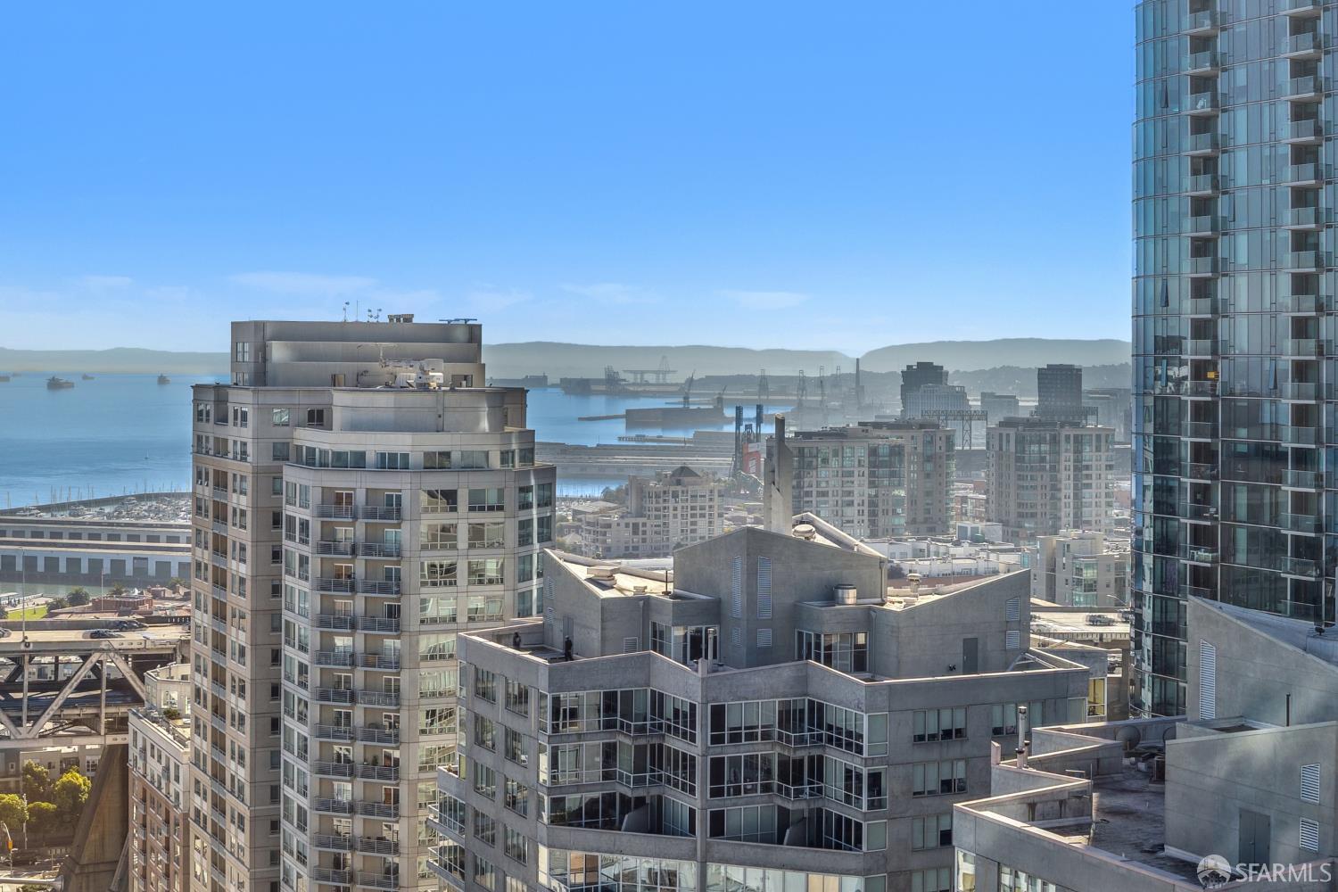 Detail Gallery Image 3 of 20 For 201 Folsom St 27f,  San Francisco,  CA 94105 - 2 Beds | 2 Baths