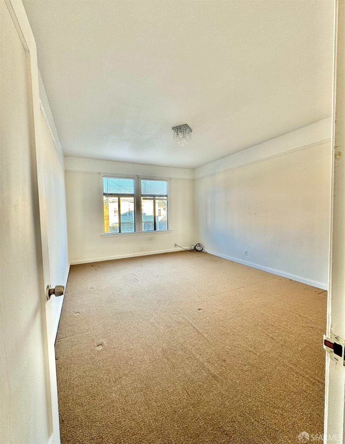 Detail Gallery Image 2 of 11 For 247 Brighton Ave, San Francisco,  CA 94112 - 1 Beds | 2 Baths