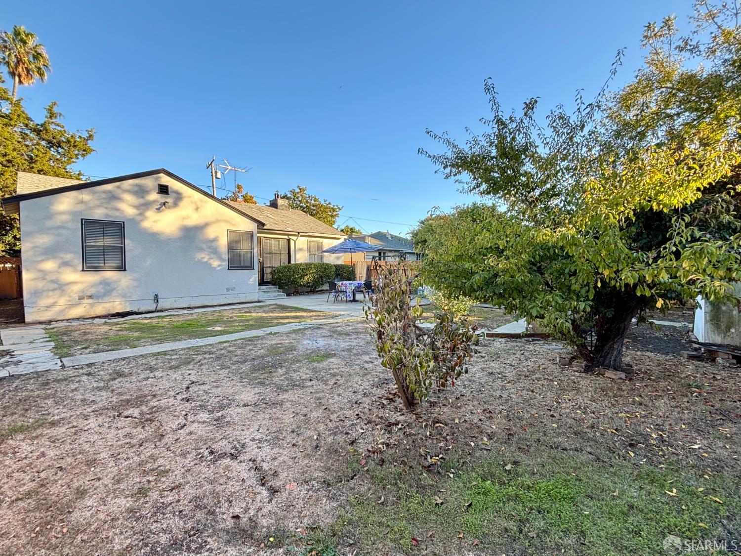 Detail Gallery Image 19 of 25 For 1127 Hollyburne Ave, Menlo Park,  CA 94025 - 3 Beds | 1 Baths