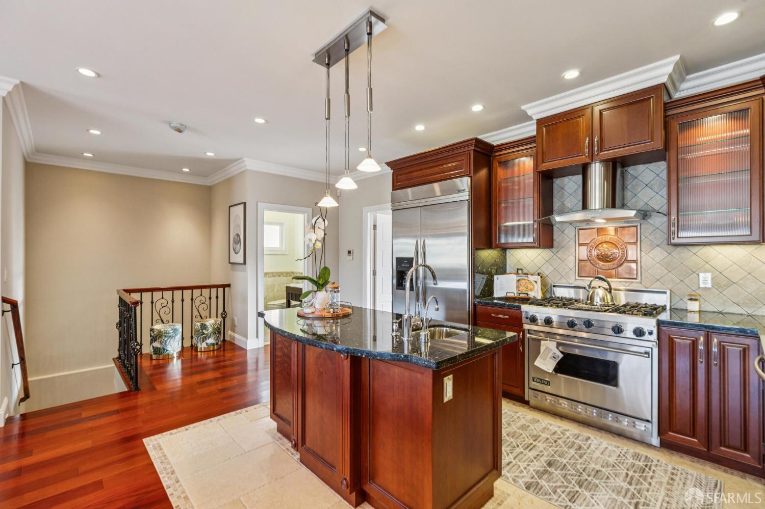 Detail Gallery Image 9 of 64 For 1727 Ulloa St, San Francisco,  CA 94116 - 5 Beds | 4/1 Baths