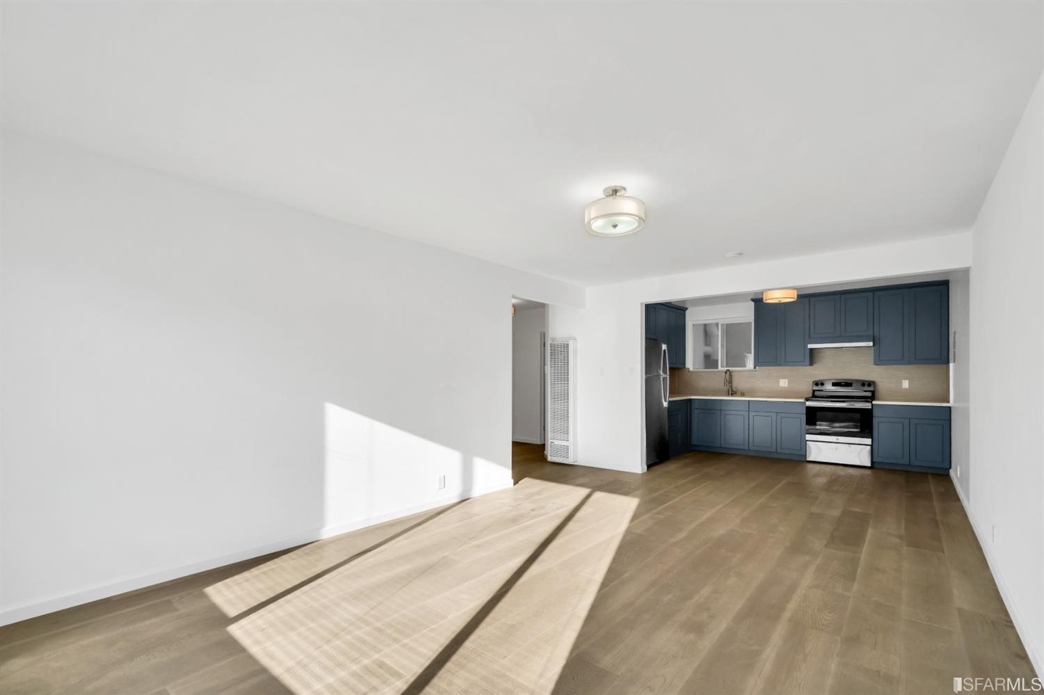 Detail Gallery Image 5 of 11 For 1700 19th Ave #2,  San Francisco,  CA 94122 - 10 Beds | 8 Baths