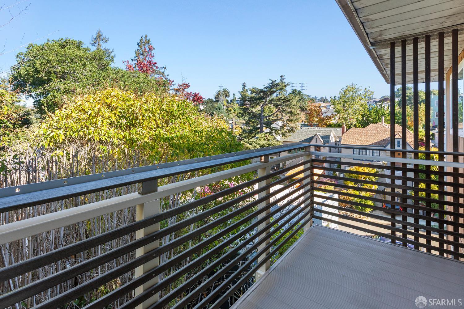 Detail Gallery Image 8 of 25 For 1059 El Centro Ave #3,  Oakland,  CA 94602 - 2 Beds | 2 Baths